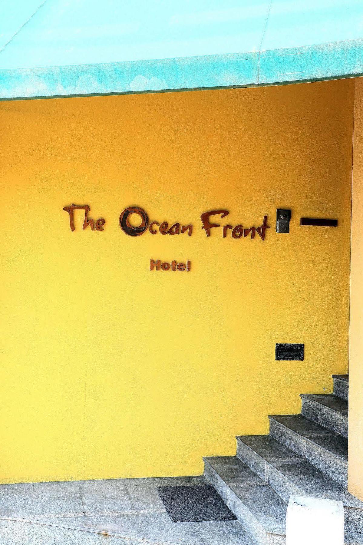 The Ocean Front Hotel Коломбо Екстериор снимка